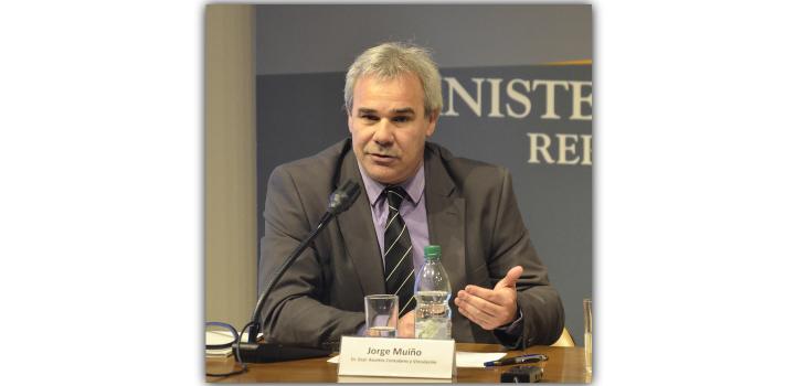 Sr. Director General para Asuntos Consulares y Vinculación, Embajador Jorge Muiño - Encuentro Mundial de Consejos Consultivos y de Asociaciones de uruguayos residentes en el exterior Sr. Director General para Asuntos Consulares y Vinculación, Embajador Jorge Muiño - Encuentro Mundial de Consejos Consultivos y de Asociaciones de uruguayos residentes en el exterior