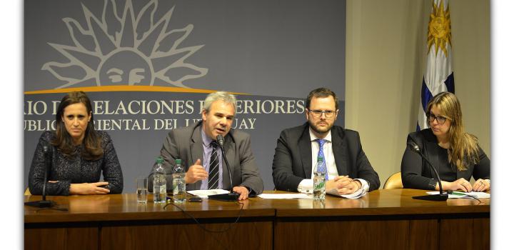 De izquierda a derecha: Sra. Pauline Davies, Subdirectora General para Asuntos Consulares y Vinculación; Sr. Embajador Jorge Muiño, Director General para Asuntos Consulares y Vinculación; Sr. Martín Lorieto, Director de Vinculación y Sra. Cecilia Lima, Subdirectora de Vinculación - Encuentro Mundial de Consejos Consultivos y de Asociaciones de uruguayos residentes en el exterior