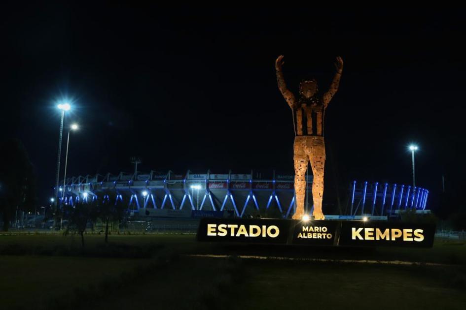 Estadio Mario Alberto Kempes. Provincia de Córdoba Estadio Mario Alberto Kempes iluminado en azul. Provincia de Córdoba
