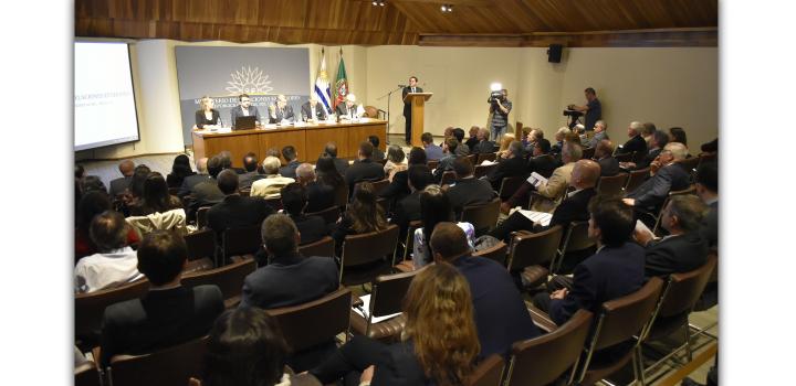 Canciller Rodolfo Nin Novoa en momento de su intervención en el evento “Oportunidades de Comercio e Inversión entre Uruguay y Portugal”