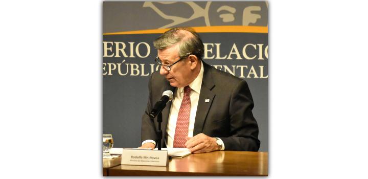Canciller Rodolfo Nin Novoa en momento de su presentación (Evento Primo Levi a 100 años de su nacimiento - su legado a la humanidad) Canciller Rodolfo Nin Novoa en momento de su presentación (Evento Primo Levi a 100 años de su nacimiento - su legado a la humanidad)