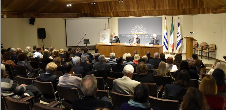 Embajador de Israel, Yoed Magen, en momento de su presentación junto al Canciller Rodolfo Nin Novoa y el Embajador de Italia, Gianni Piccato (Evento Primo Levi a 100 años de su nacimiento - su legado a la humanidad)