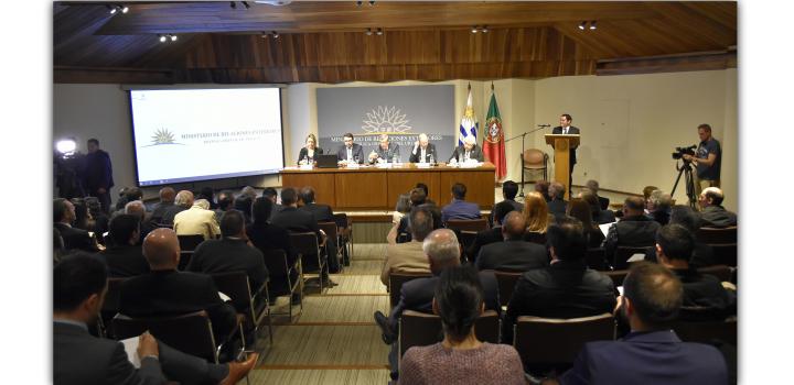 Canciller Rodolfo Nin Novoa en momento de su intervención en el evento “Oportunidades de Comercio e Inversión entre Uruguay y Portugal”