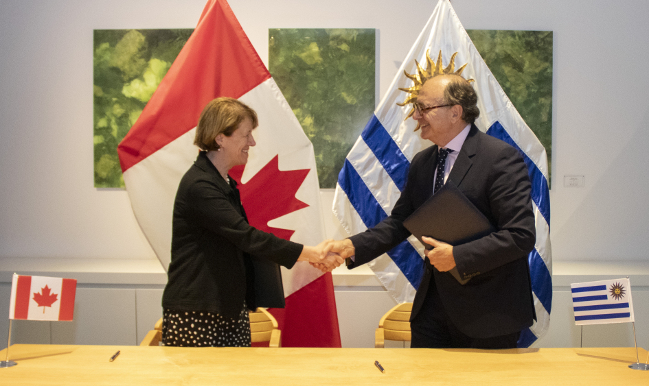 Firma de acuerdo con Canadá