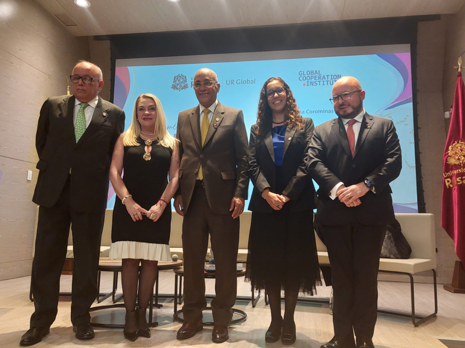 Embajadores participantes en el Panel desarrollado en el marco del evento América Latina Lidera 