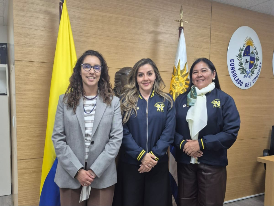 Embajadora Mercedes Corominas, Jefa de Oficina Mónica Flórez y Directora Martha Beatriz Tovar