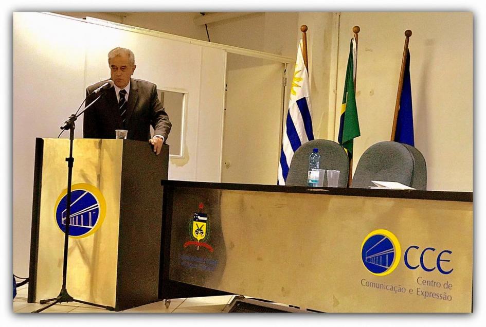 Prof. Hugo Manini Ríos en la Universidad Federal de Santa Catarina Prof. Hugo Manini Ríos en la Universidad Federal de Santa Catarina