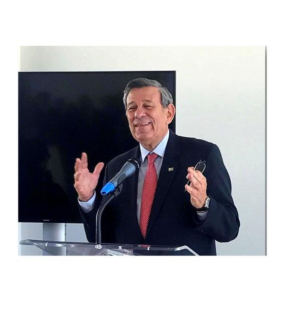 Canciller Rodolfo Nin Novoa durante el homenaje al Embajador Julio Lacarte Muró Imagen del Canciller Rodolfo Nin Novoa participando del homenaje al Embajador Julio Lacarte Muró