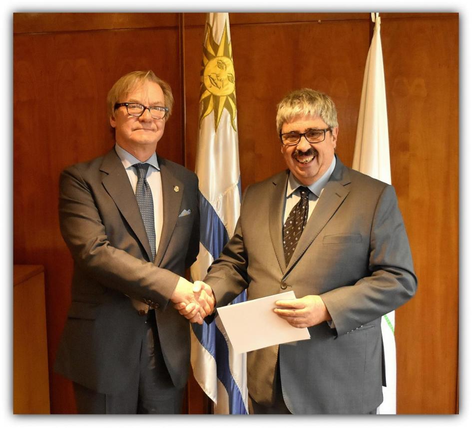 José Javier Gómez-Llera García Nava junto al Ministro Interino de Relaciones Exteriores, Embajador Ariel Bergamino. Imagen de José Javier Gómez-Llera García Nava junto al Ministro Interino de Relaciones Exteriores, Embajador Ariel Bergamino.