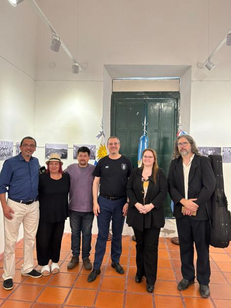 R. Cubilla (artista), Dúo Aluziney, cónsul O. Piñeyro, S. Paleo (Municipalidad) y O. Lagos (músico)
