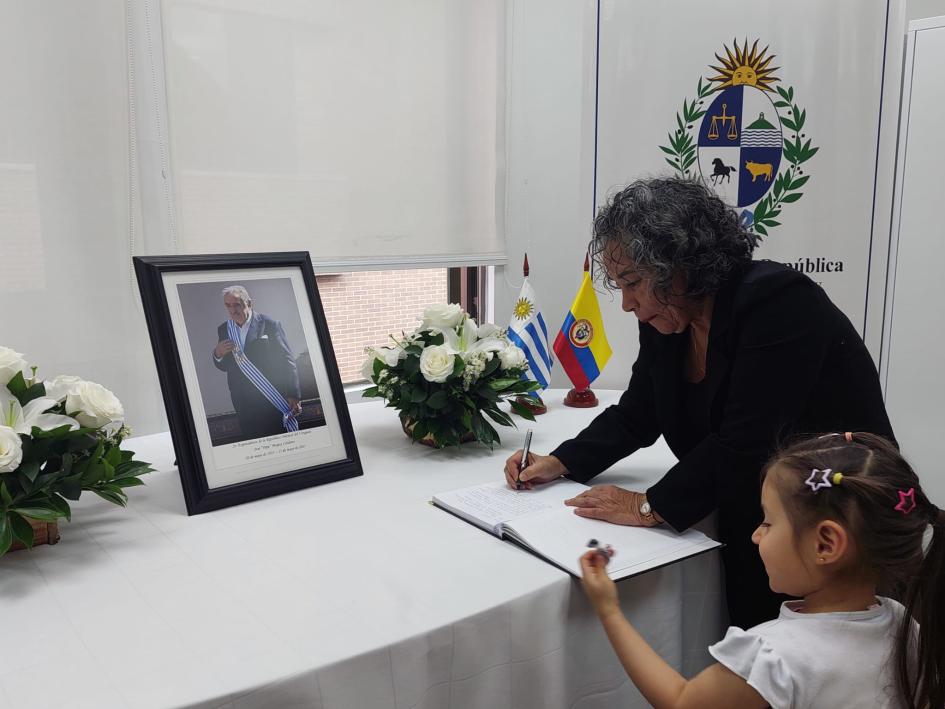 Firma Libro de Condolencias