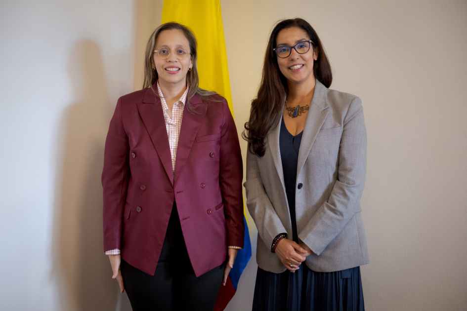 Directora Katherine A. Diartt Pombo y Embajadora Mercedes Corominas Galloso