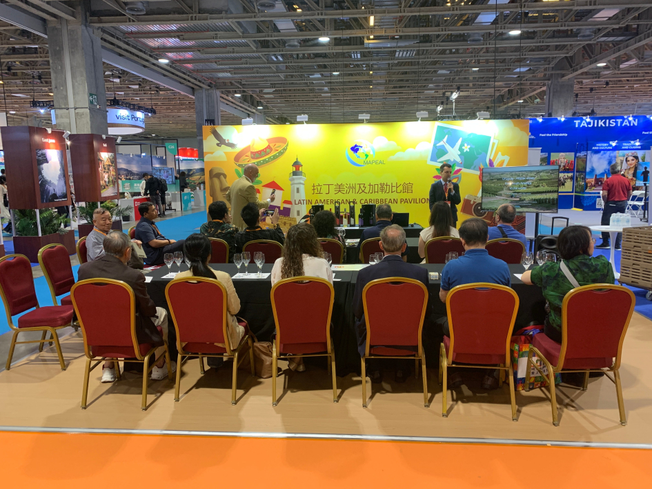 Degustación de vinos uruguayos en la 14ª Feria Internacional de Turismo de Macao