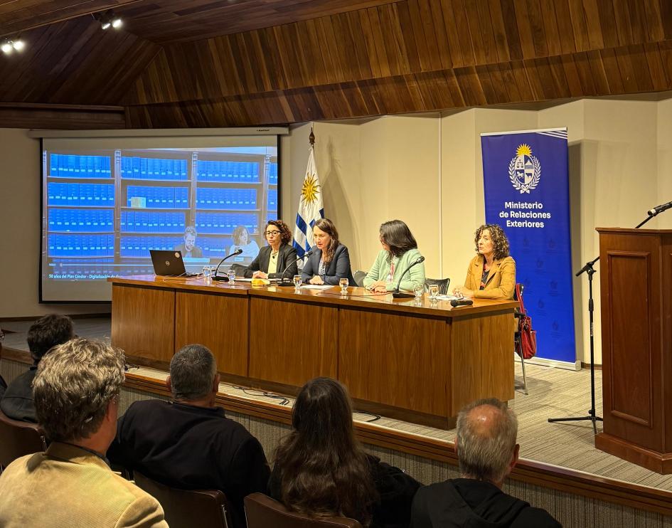 De izquierda a derecha: Mariela Cornes, Valeria Csukasi, Cristina Mansilla y Mariana Risso