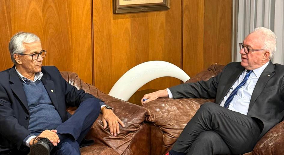 El ministro Castillos y el canciller Lubetkin reunidos el 5 de mayo para preparar la conferencia El ministro Castillos y el canciller Lubetkin reunidos en Cancillería