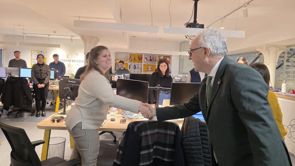El canciller Lubetkin junto visita la sede de Uruguay XXI El canciller Lubetkin junto visita la sede de Uruguay XXI