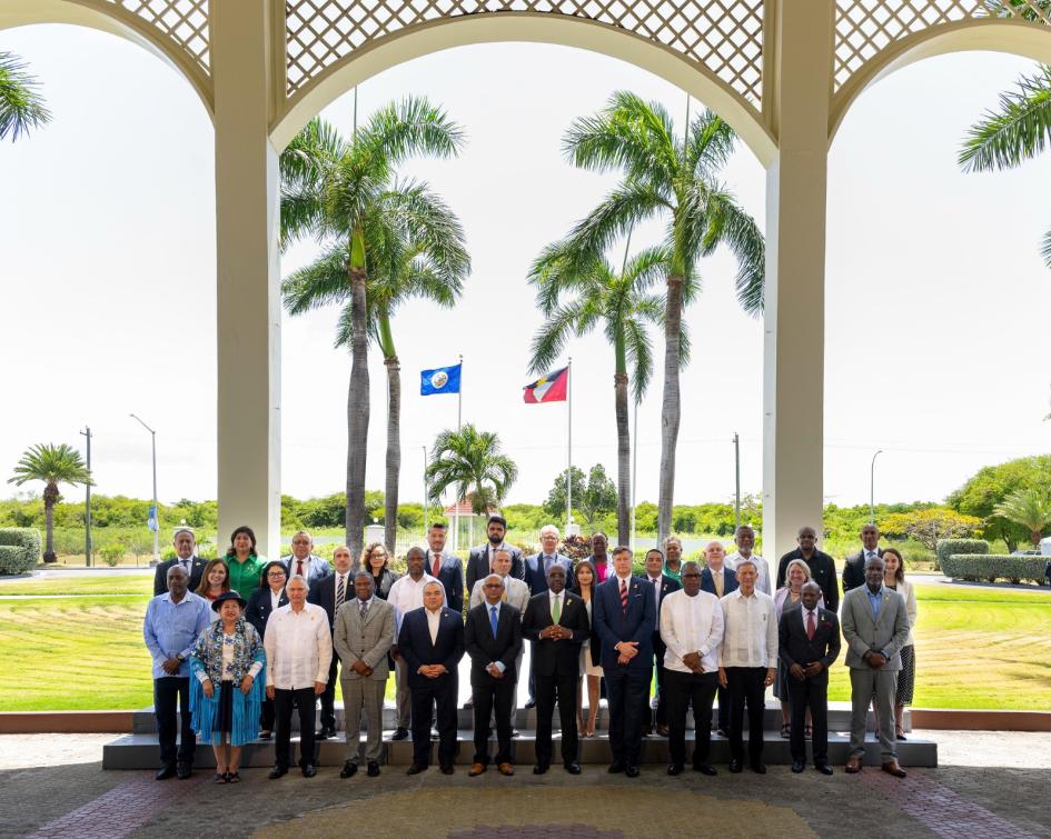 Foto de familia en el marco de la Asamblea General de la OEA Foto de familia en el marco de la Asamblea General de la OEA