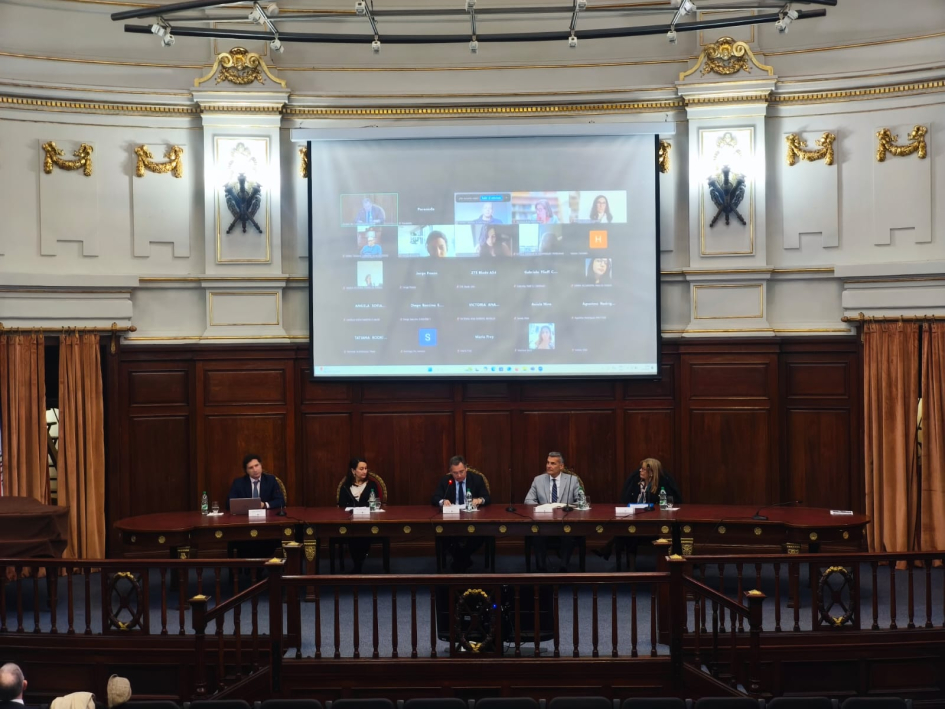 Mesa de oradores en jornada académica de Derecho Internacional Privado Mesa presentadora de jornada académica en la UDELAR