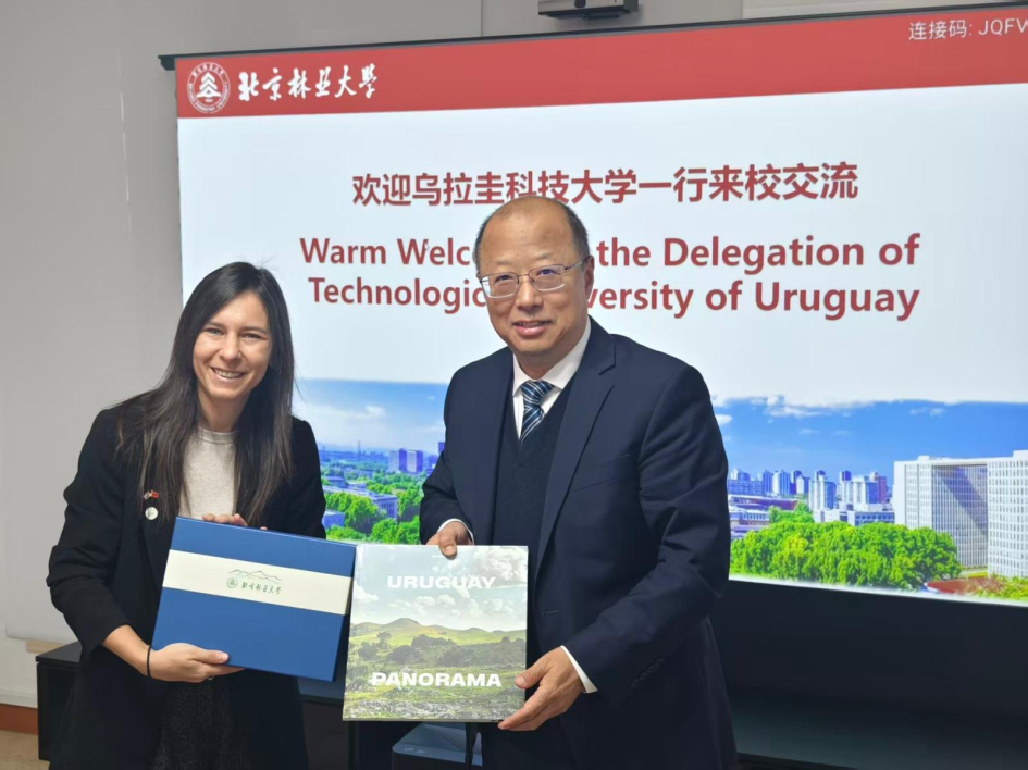 Uruguay fortalece la Diplomacia Científica con una misión académica a China Uruguay fortalece la Diplomacia Científica con una misión académica a China