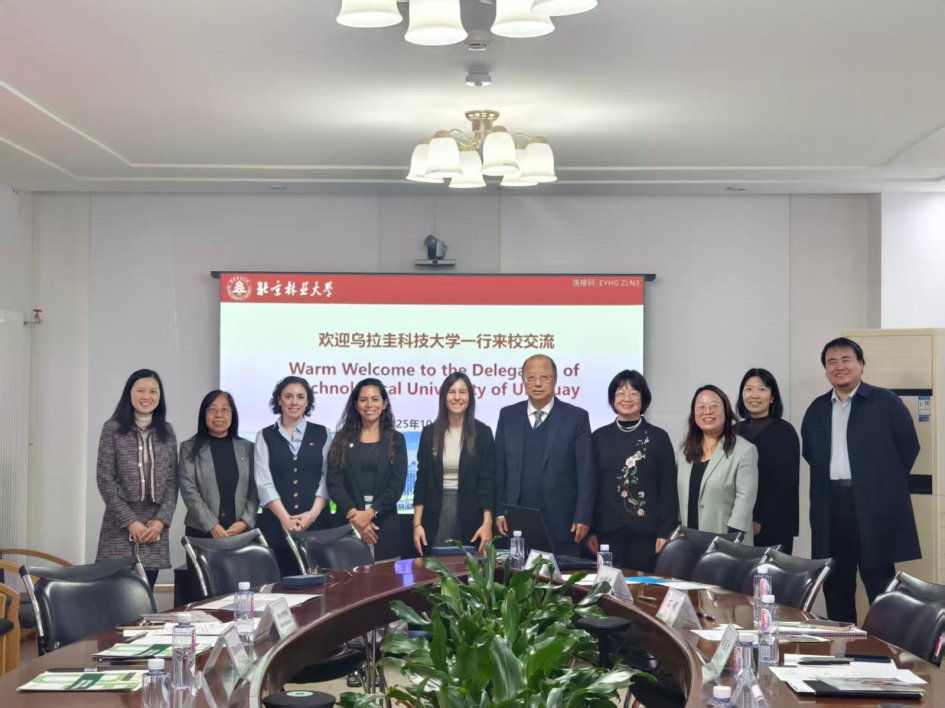 Uruguay fortalece la Diplomacia Científica con una misión académica a China Uruguay fortalece la Diplomacia Científica con una misión académica a China