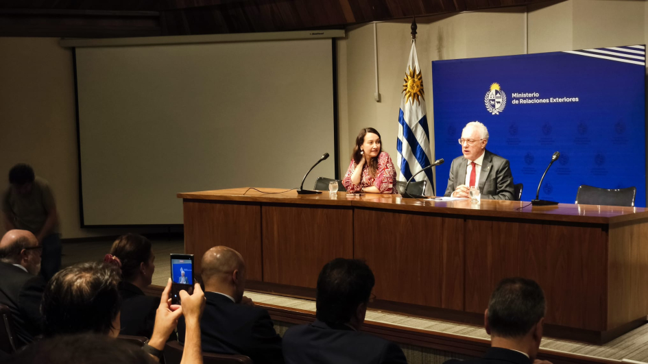 El canciller Mario Lubetkin y la vicecanciller Valeria Csukasi