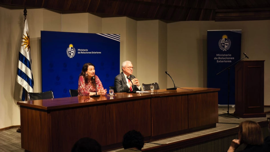 El canciller Mario Lubetkin y la vicecanciller Valeria Csukasi