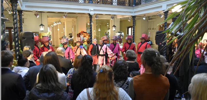 Presentación de murga "La del Collazo" en Inauguración de la muestra "Arte, Creación y Sentimiento”