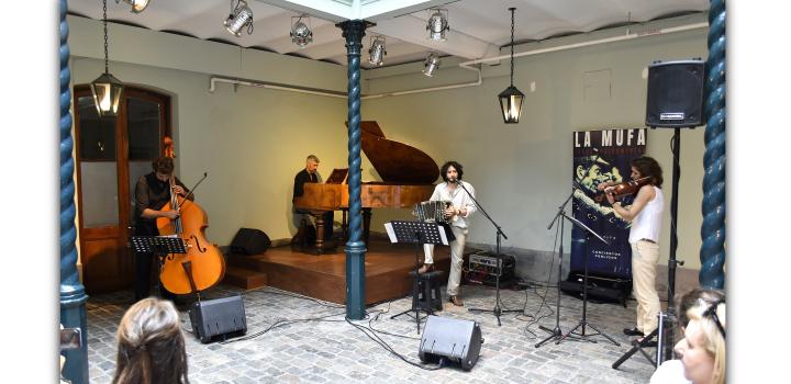 Grupo uruguayo “La Mufa” – Tanto Instrumental - Inauguración de la muestra "Otros Mundos" Grupo uruguayo “La Mufa” – Tanto Instrumental - Inauguración de la muestra "Otros Mundos"