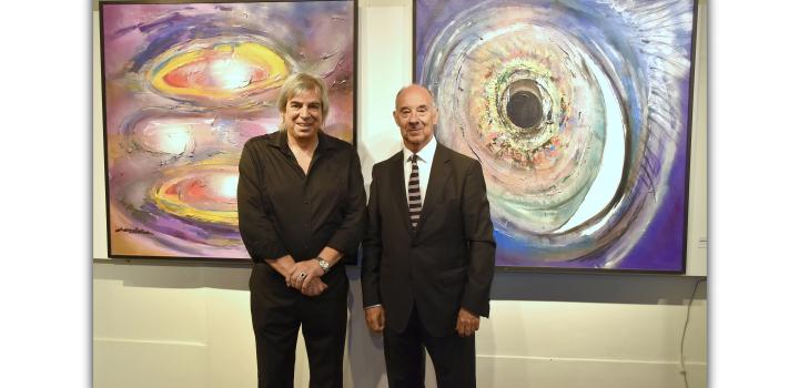 Artista Ángel Caballero y Director General para Asuntos Culturales, Embajador Ricardo Varela - Inauguración de la muestra "Otros Mundos"