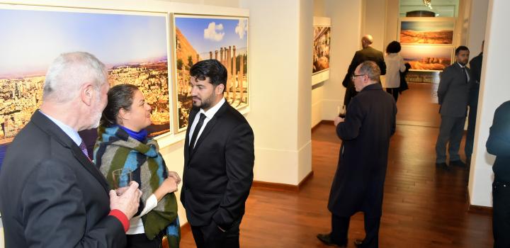 Sala Figari albergando la muestra fotográfica “La magia de Israel” Sala Figari albergando la muestra fotográfica “La magia de Israel”