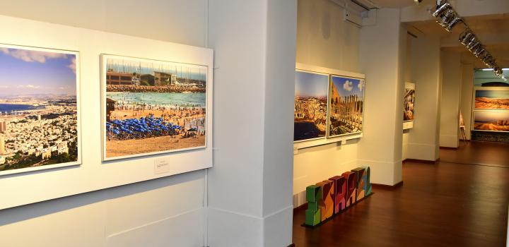 Vista general en Sala Figari de la muestra fotográfica “La magia de Israel” Vista general en Sala Figari de la muestra fotográfica “La magia de Israel”