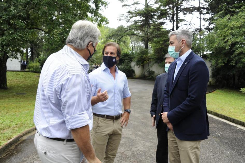 Presidentes Lacalle Pou y Abdo junto a Cancilleres Bustillo y Acevedo