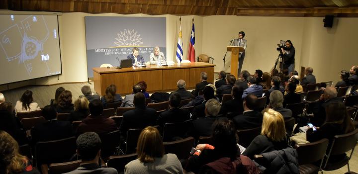 Sala del anfiteatro Reinaldo Gargano - Seminario de Lanzamiento del Acuerdo de Libre Comercio entre Uruguay y Chile Sala del anfiteatro Reinaldo Gargano - Seminario de Lanzamiento del Acuerdo de Libre Comercio entre Uruguay y Chile