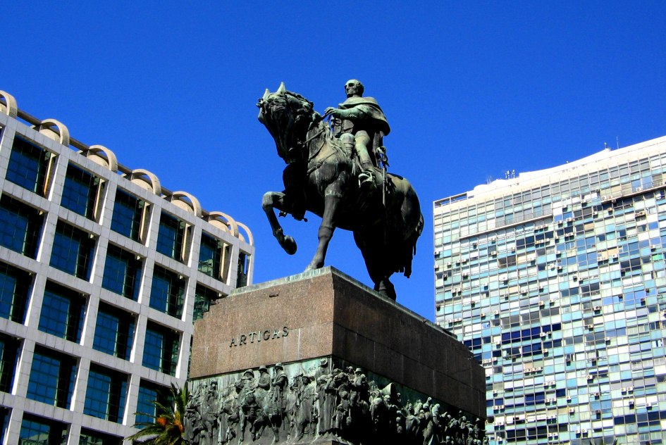 Monumento a Artigas en Plaza Independencia Monumento Artigas