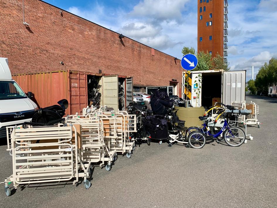 Hospital equipment Hospital equipment to be loaded into the container