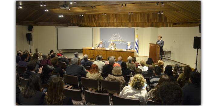 Presentación de libro “Memoria Social Uruguay tú eres parte, no te quedes aparte”