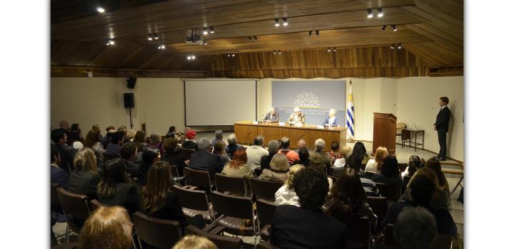 Presentación de libro “Memoria Social Uruguay tú eres parte, no te quedes aparte” Presentación de libro “Memoria Social Uruguay tú eres parte, no te quedes aparte”