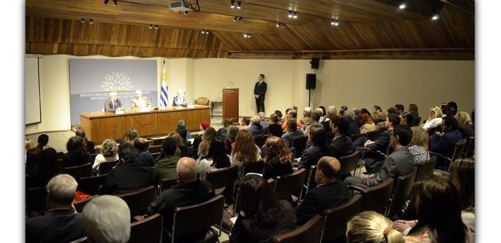 Sr. Director General para Asuntos Consulares y Vinculación, Embajador Jorge Muiño - Presentación de libro “Memoria Social Uruguay tú eres parte, no te quedes aparte”