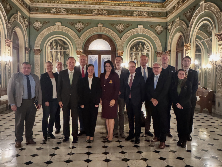foto participantes en reunión
