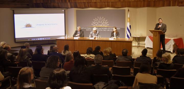 Reconocimiento a instituciones y organismos públicos que han contribuido en favor de uruguayos residentes en el exterior Reconocimiento a instituciones y organismos públicos que han contribuido en favor de uruguayos residentes en el exterior