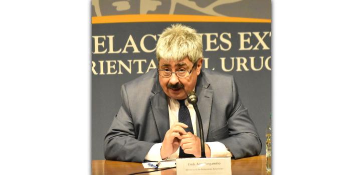 Sr. Ministro Interino de Relaciones Exteriores, Embajador Ariel Bergamino - Reconocimiento a instituciones y organismos públicos que han contribuido en favor de uruguayos residentes en el exterior
