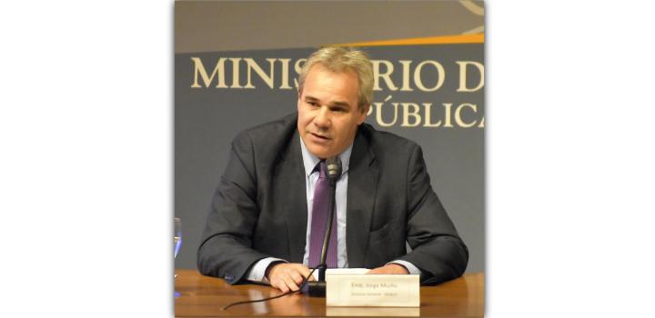 Sr. Director General para Asuntos Consulares y Vinculación, Embajador Jorge Muiño - Reconocimiento a instituciones y organismos públicos que han contribuido en favor de uruguayos residentes en el exterior Sr. Director General para Asuntos Consulares y Vinculación, Embajador Jorge Muiño - Reconocimiento a instituciones y organismos públicos que han contribuido en favor de uruguayos residentes en el exterior