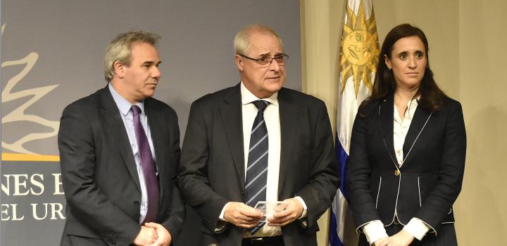 Reconocimiento a instituciones y organismos públicos que han contribuido en favor de uruguayos residentes en el exterior Reconocimiento a instituciones y organismos públicos que han contribuido en favor de uruguayos residentes en el exterior