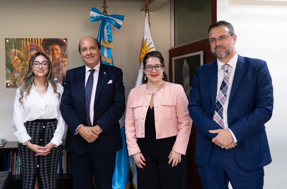 Embajador Jaime Pache, Embajadora María José del Águila y Embajador Ricardo Baluga Reunión Minex