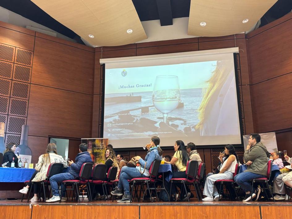 Presentación sobre la producción vitivinícola en Uruguay Presentación sobre la producción vitivinícola en Uruguay