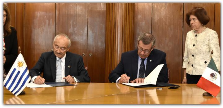 Sr. Canciller Rodolfo Nin Novoa y Sr. Embajador de México en Uruguay, Víctor Manuel Barceló Rodríguez en la Suscripción del Segundo Protocolo Modificatorio al Tratado de Libre Comercio entre Uruguay y México Sr. Canciller Rodolfo Nin Novoa y Sr. Embajador de México en Uruguay, Víctor Manuel Barceló Rodríguez en la Suscripción del Segundo Protocolo Modificatorio al Tratado de Libre Comercio entre Uruguay y México