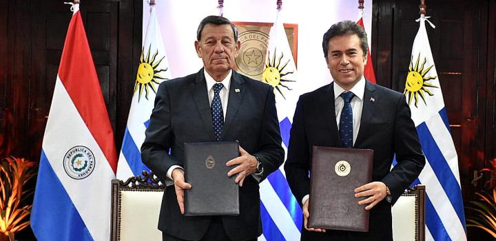 Canciller Rodolfo Nin Novoa junto a su par paraguayo, Luis Alberto Castiglioni Canciller Rodolfo Nin Novoa junto a su par paraguayo, Luis Alberto Castiglioni