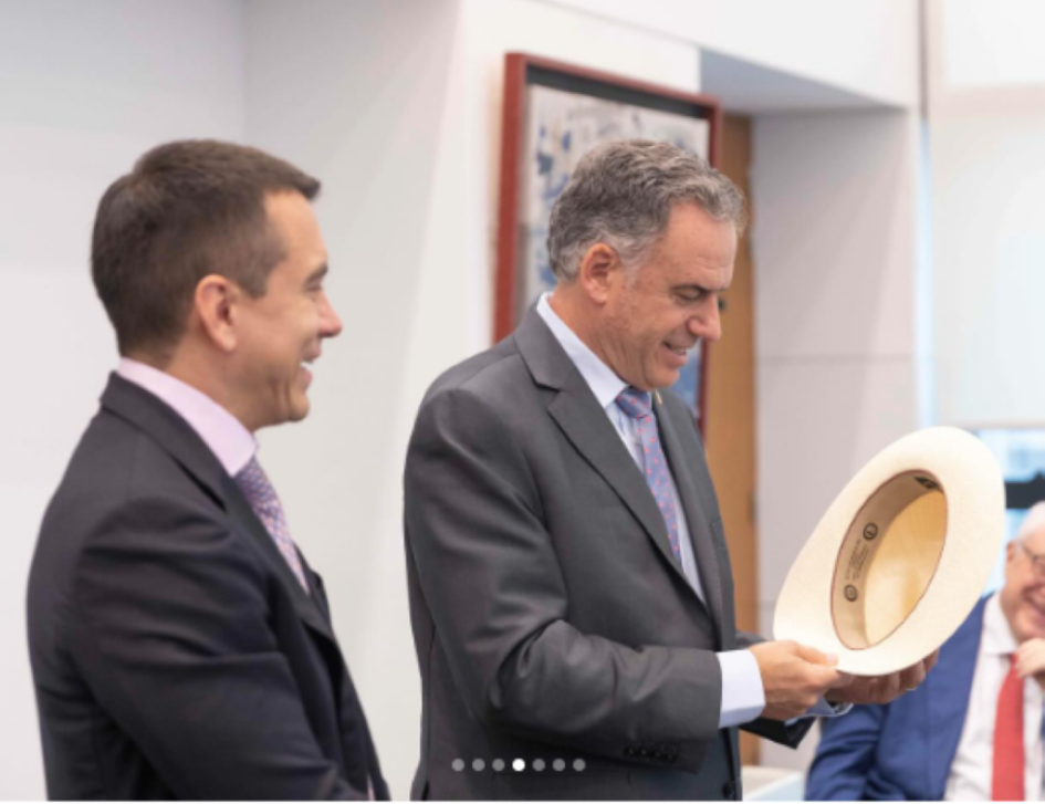 Visita Oficial a Uruguay Intercambio de presentes entre los homólogos