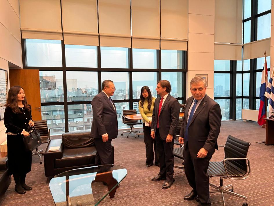 Lacalle Pou recibió a la delegación de alto nivel de China Lacalle Pou recibió a la delegación de alto nivel de China