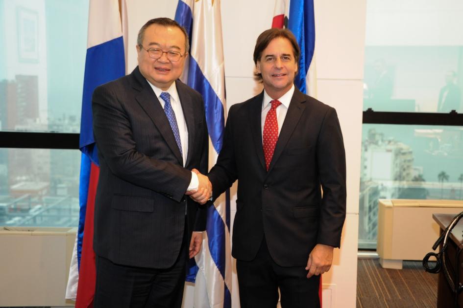 Lacalle Pou recibió a la delegación de alto nivel de China Lacalle Pou recibió a la delegación de alto nivel de China